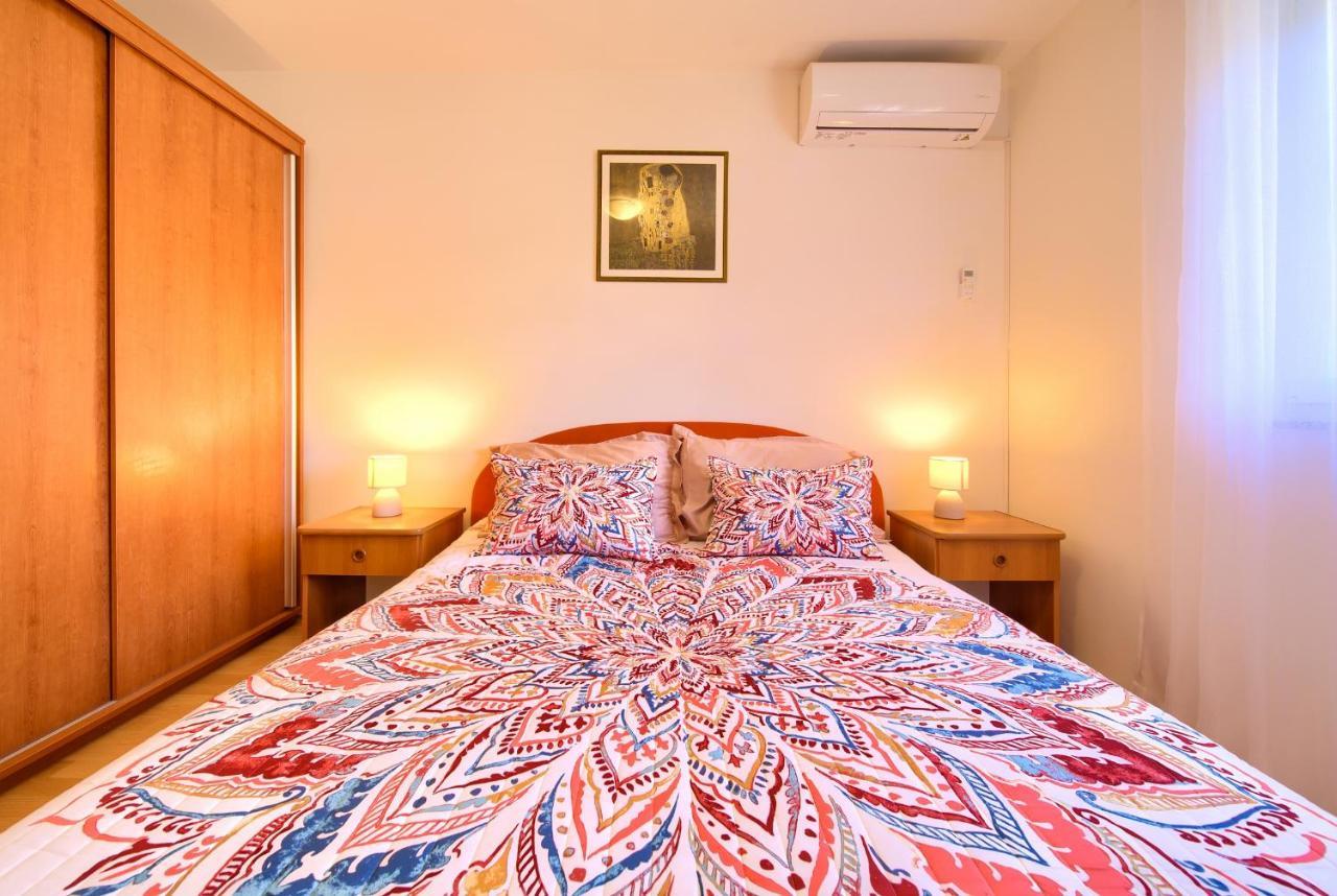 Apartman Noel Krk Town Exterior photo