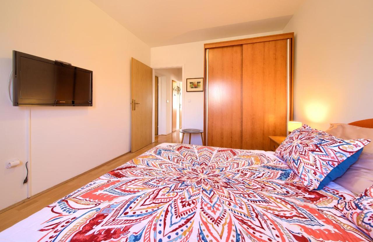 Apartman Noel Krk Town Exterior photo
